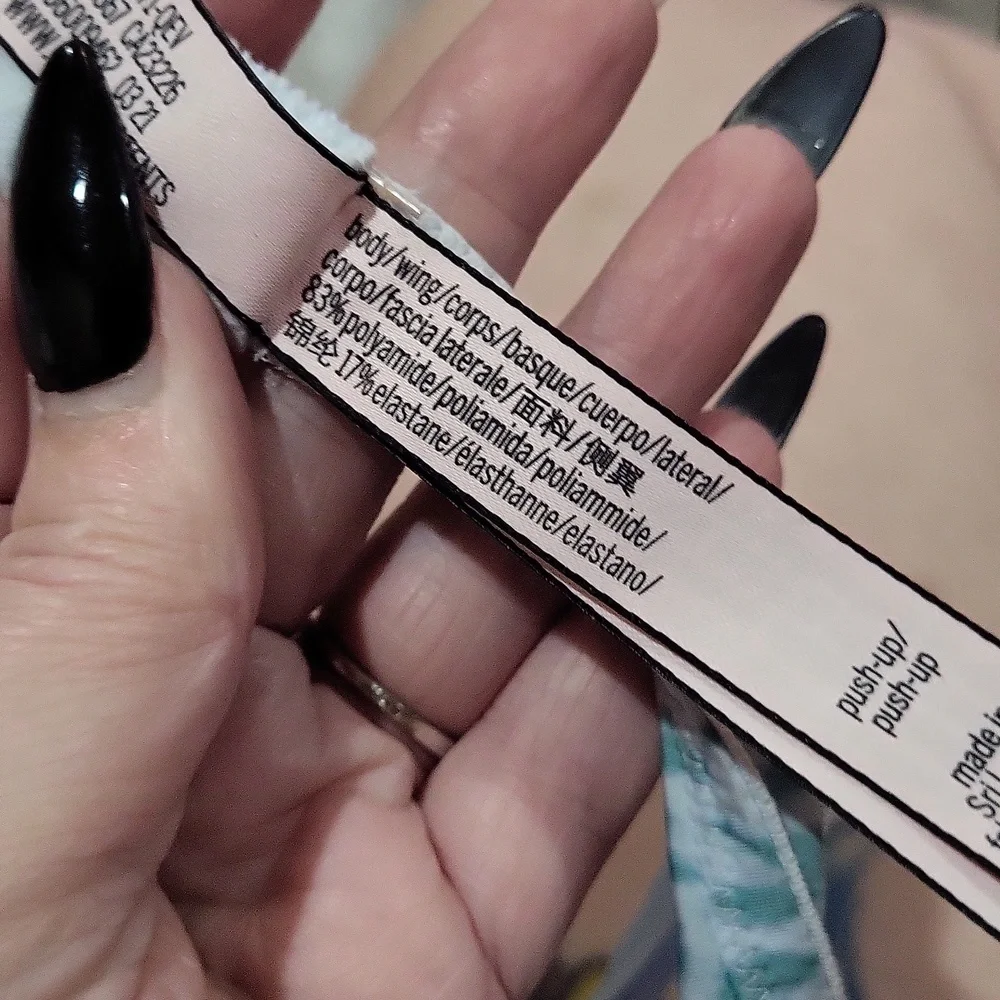 Victoria's Secret Bra - Picture 5 of 5